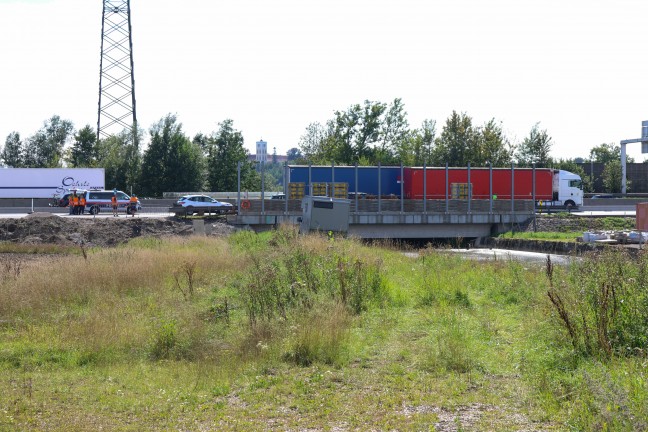 Stau nach Verkehrsunfall im Baustellenbereich der Westautobahn bei Enns