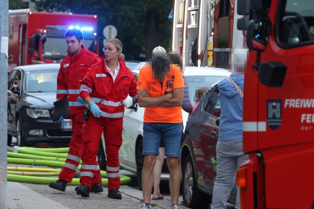 44 Personen evakuiert: Wieder gr��erer Einsatz bei Kellerbrand in einem Hochhaus in Wels-Lichtenegg