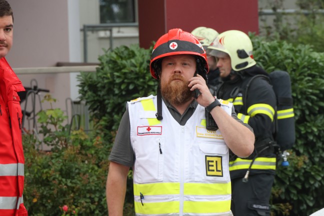 44 Personen evakuiert: Wieder gr��erer Einsatz bei Kellerbrand in einem Hochhaus in Wels-Lichtenegg