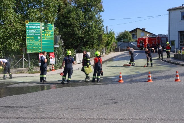 Brand eines PKW bei einer Autowerkst�tte in Wolfern sorgt f�r Einsatz zweier Feuerwehren