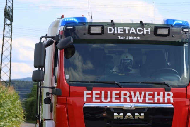 T�dlicher Verkehrsunfall: Auto in Dietach frontal gegen Mauer gekracht