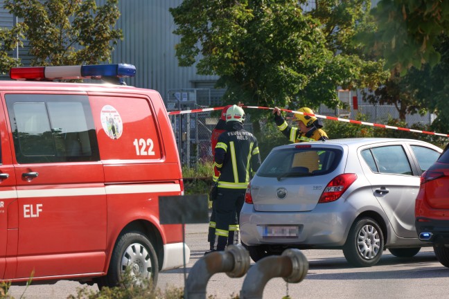 Gefahrstoffaustritt: Antimontrichlorid bei Speditionsunternehmen in Wels-Puchberg ausgetreten