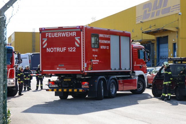 Gefahrstoffaustritt: Antimontrichlorid bei Speditionsunternehmen in Wels-Puchberg ausgetreten