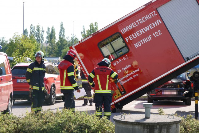 Gefahrstoffaustritt: Antimontrichlorid bei Speditionsunternehmen in Wels-Puchberg ausgetreten