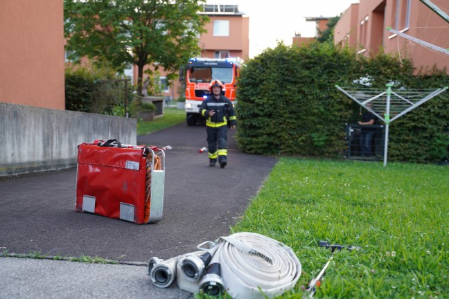 Rauchentwicklung durch angebrannte Speisen in einem Mehrparteienwohnhaus in Leonding