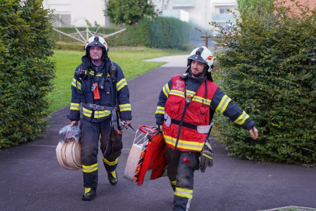 Rauchentwicklung durch angebrannte Speisen in einem Mehrparteienwohnhaus in Leonding