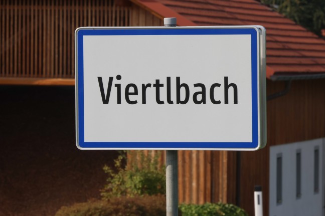 Rasenm�hertraktor umgest�rzt: Einsatzkr�fte zu Personenrettung nach Aistersheim alarmiert