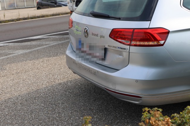 Personenrettung nach heftigem Auffahrunfall mit drei beteiligten Autos in Gunskirchen