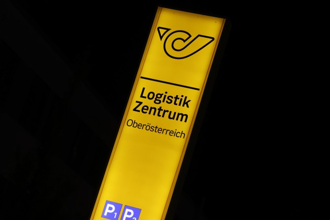 Brand einer Batterie bei einem Logistikzentrum in Allhaming l�ste Einsatz zweier Feuerwehren aus