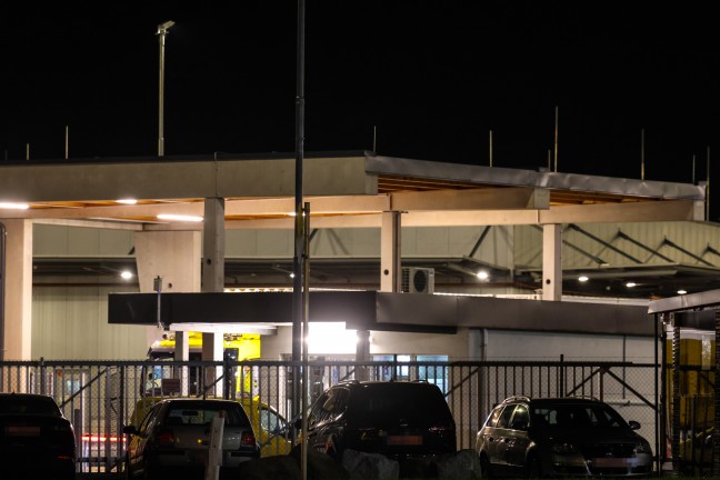 Brand einer Batterie bei einem Logistikzentrum in Allhaming l�ste Einsatz zweier Feuerwehren aus