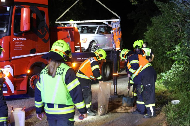 Reh ausgewichen: Auto nach Crash gegen Baum in Marchtrenk in Seitenlage zum Stillstand gekommen