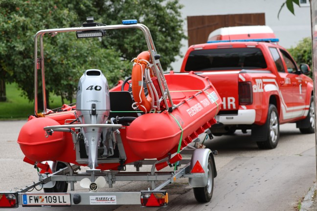 Mehrere Such- und Rettungshunde, Feuerwehren und Polizei bei Suchaktion in Ansfelden im Einsatz