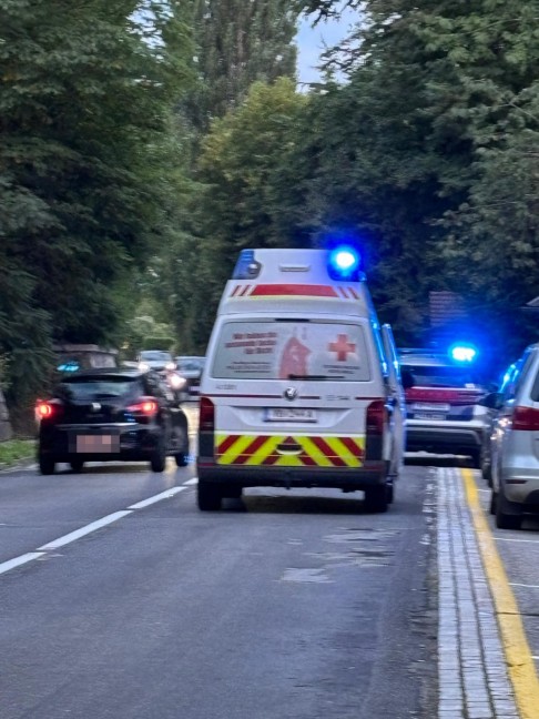 Auffahrunfall: Moped kollidiert auf Seeleitenstra�e bei Sch�rfling am Attersee mit PKW