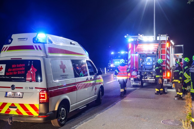 Auto bei Hargelsberg von Fahrbahn abgekommen und gegen Schachteinfassung geprallt