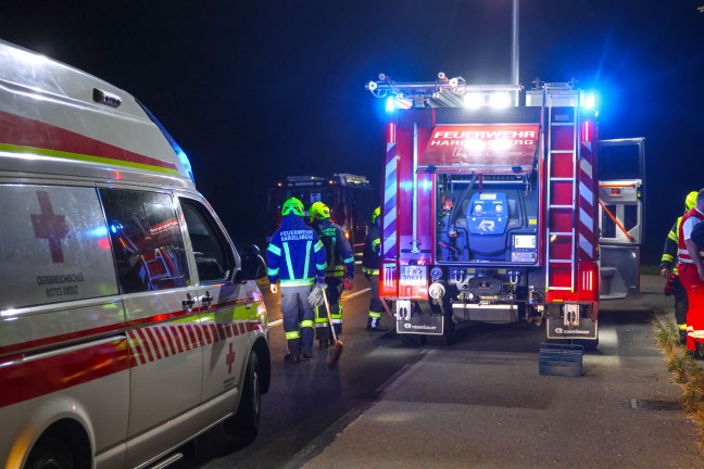 Auto bei Hargelsberg von Fahrbahn abgekommen und gegen Schachteinfassung geprallt