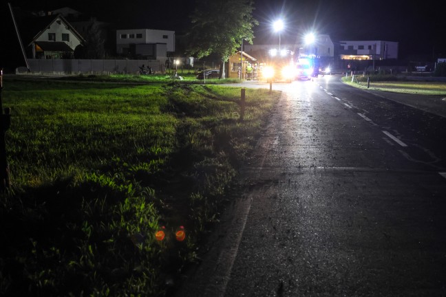 Auto bei Hargelsberg von Fahrbahn abgekommen und gegen Schachteinfassung geprallt