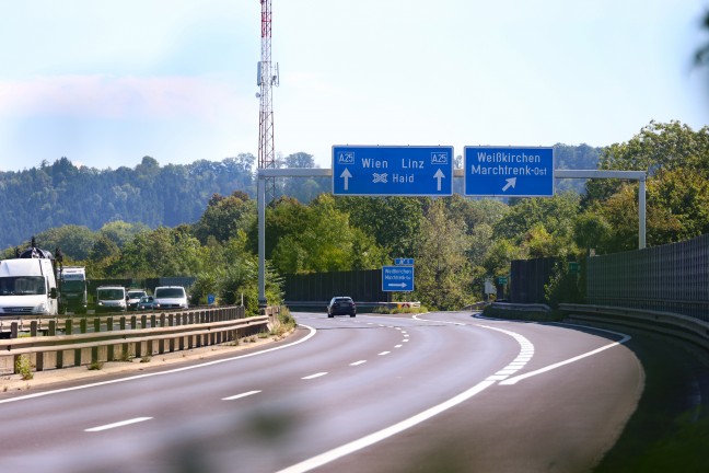 Geisterfahrer: LKW-Sattelzug auf der Welser Autobahn bei Wei�kirchen an der Traun gestoppt