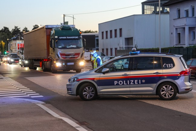 Linz: Feuerwehreinsatz, Stromausfall und Stra�ensperre nach Schaden an einer Mittelspannungsleitung