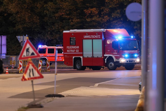 Linz: Feuerwehreinsatz, Stromausfall und Stra�ensperre nach Schaden an einer Mittelspannungsleitung