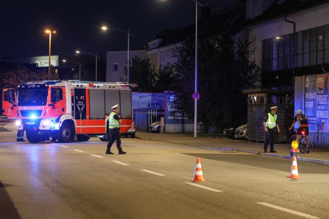 Linz: Feuerwehreinsatz, Stromausfall und Stra�ensperre nach Schaden an einer Mittelspannungsleitung