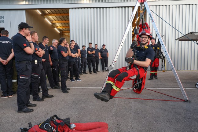 Regionale Fachmesse: Feuerwehr pr�sentiert eigenen F�hrungskr�ften St�tzpunkte und Spezialausr�stung