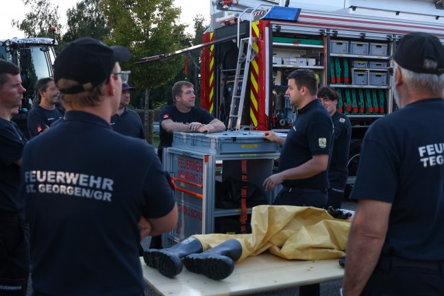 Regionale Fachmesse: Feuerwehr pr�sentiert eigenen F�hrungskr�ften St�tzpunkte und Spezialausr�stung