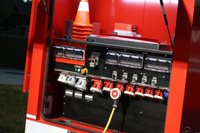 Regionale Fachmesse: Feuerwehr pr�sentiert eigenen F�hrungskr�ften St�tzpunkte und Spezialausr�stung