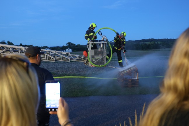 Regionale Fachmesse: Feuerwehr pr�sentiert eigenen F�hrungskr�ften St�tzpunkte und Spezialausr�stung