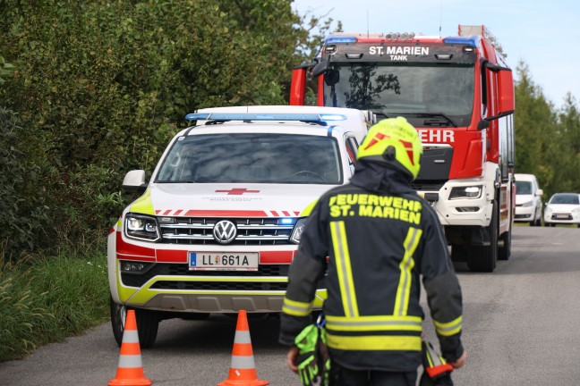 Personenrettung: Motorradlenker nach schwerem Verkehrsunfall mit PKW bei St. Marien eingeklemmt