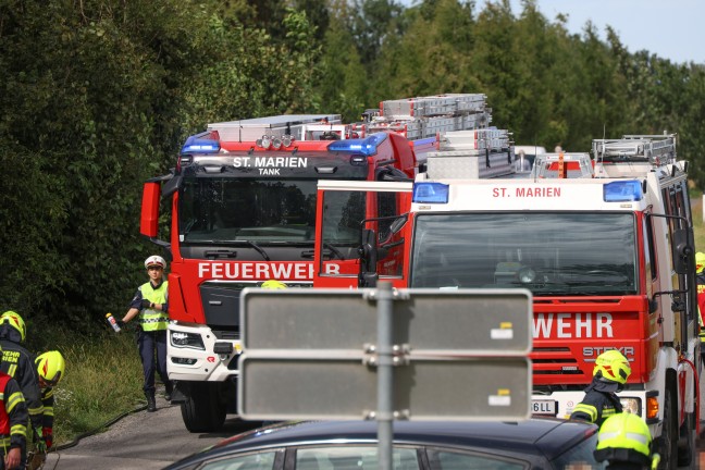 Personenrettung: Motorradlenker nach schwerem Verkehrsunfall mit PKW bei St. Marien eingeklemmt