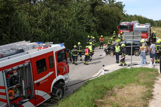 Personenrettung: Motorradlenker nach schwerem Verkehrsunfall mit PKW bei St. Marien eingeklemmt