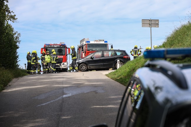 Personenrettung: Motorradlenker nach schwerem Verkehrsunfall mit PKW bei St. Marien eingeklemmt