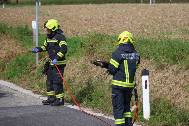 Personenrettung: Motorradlenker nach schwerem Verkehrsunfall mit PKW bei St. Marien eingeklemmt