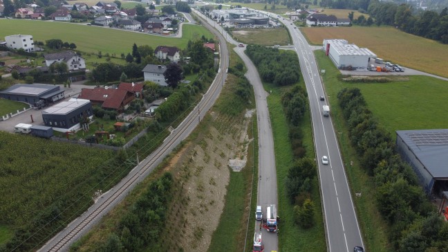 Personenrettung nach Verkehrsunfall: Autolenker bei Ohlsdorf von Salzkammergutstra�e abgekommen