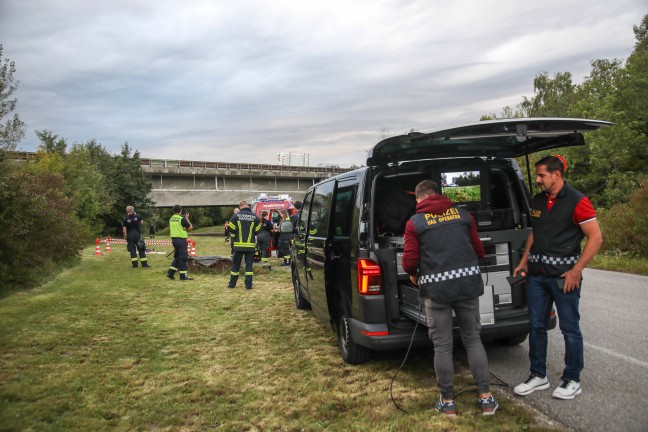 Suchaktion mit Booten, Drohnen und Tauchern nach abg�ngiger Person entlang der Traun bei Marchtrenk