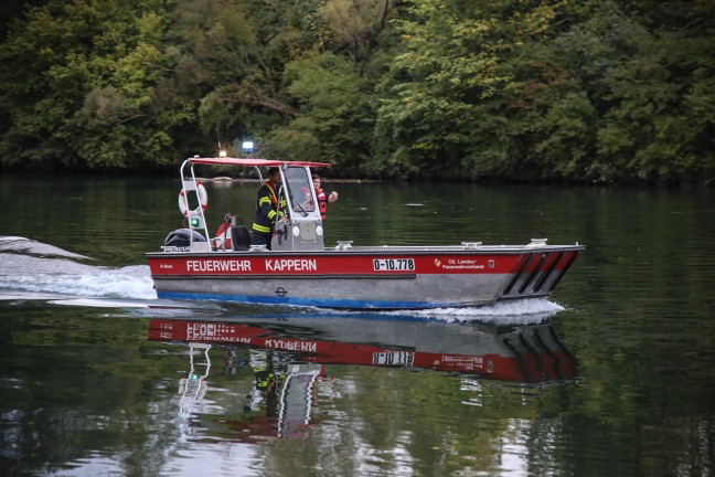Suchaktion mit Booten, Drohnen und Tauchern nach abg�ngiger Person entlang der Traun bei Marchtrenk