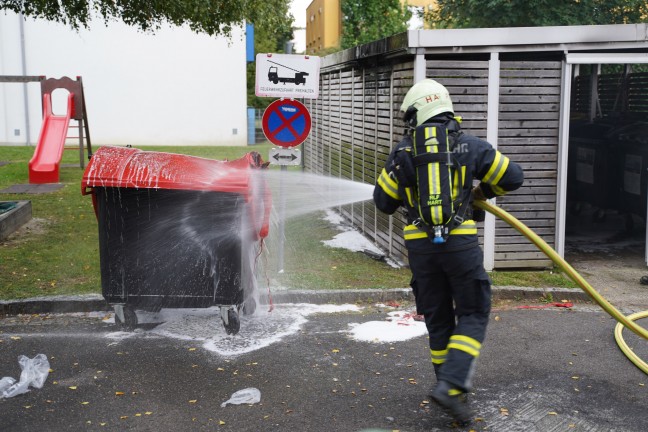 Brand von Abfallcontainern in einer M�llinsel in Leonding sorgte f�r Einsatz der Feuerwehr