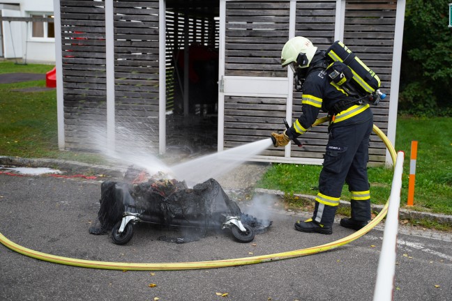 Brand von Abfallcontainern in einer M�llinsel in Leonding sorgte f�r Einsatz der Feuerwehr
