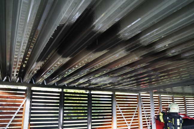 Brand von Abfallcontainern in einer M�llinsel in Leonding sorgte f�r Einsatz der Feuerwehr