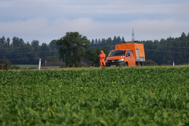 Mutter und Kleinkind verletzt: PKW in einer Kurve bei Sierning von der Fahrbahn abgekommen