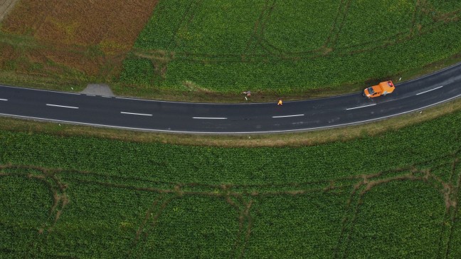Mutter und Kleinkind verletzt: PKW in einer Kurve bei Sierning von der Fahrbahn abgekommen