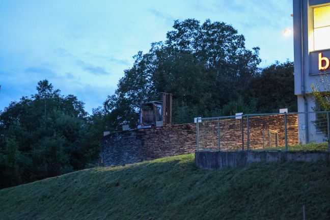 Schnelle Entwarnung nach Brandalarm f�r f�nf Feuerwehren bei Unternehmen in Gr�nburg