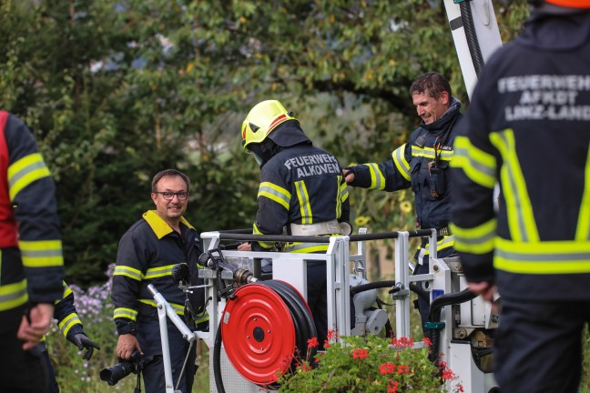 Neun Feuerwehren bei Dachstuhlbrand auf einem Bauernhof in Kirchberg-Thening im Einsatz