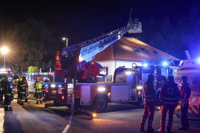 Ausgedehnter Vollbrand im Dachgescho� eines Wohnhauses in Thalheim bei Wels