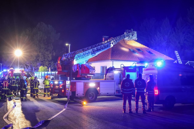 Ausgedehnter Vollbrand im Dachgescho� eines Wohnhauses in Thalheim bei Wels