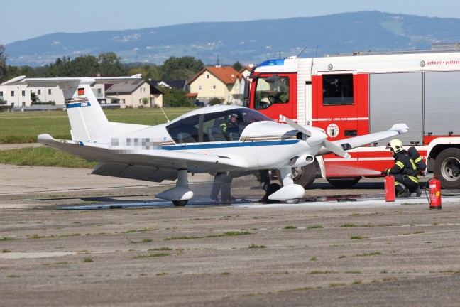 Brand eines Kleinflugzeuges nach der Landung auf Flugplatz in Wels-Neustadt