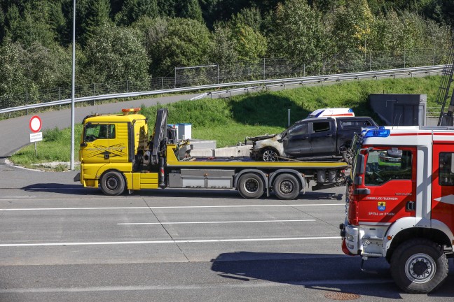 Brand im Bosrucktunnel: Gr��erer Einsatz der Feuerwehren auf Pyhrnautobahn bei Spital am Pyhrn