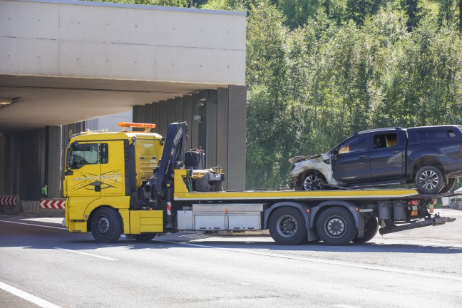 Brand im Bosrucktunnel: Gr��erer Einsatz der Feuerwehren auf Pyhrnautobahn bei Spital am Pyhrn