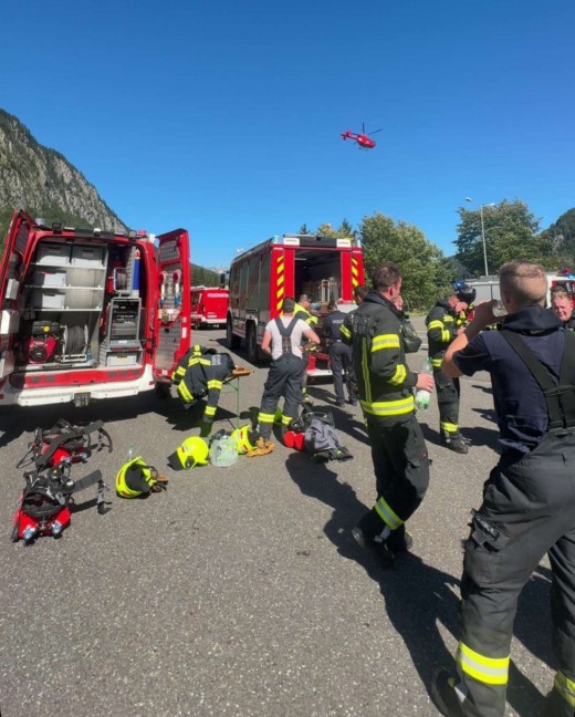 Brand im Bosrucktunnel: Gr��erer Einsatz der Feuerwehren auf Pyhrnautobahn bei Spital am Pyhrn