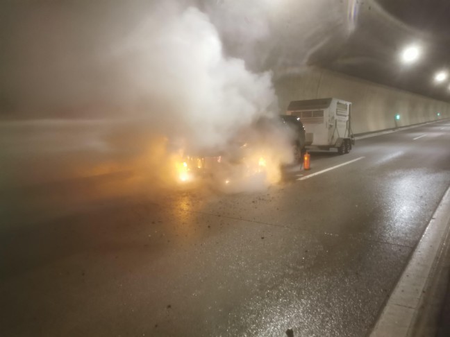Brand im Bosrucktunnel: Gr��erer Einsatz der Feuerwehren auf Pyhrnautobahn bei Spital am Pyhrn